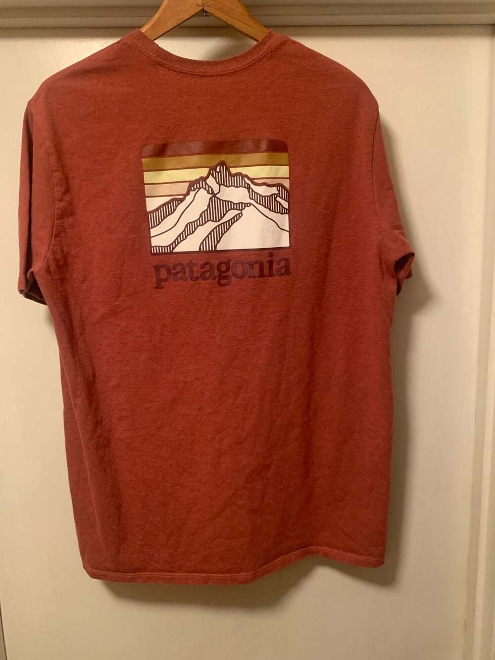 Patagonia Men's Line Logo Ridge Pocket Responsibili-Tee T-Shirt